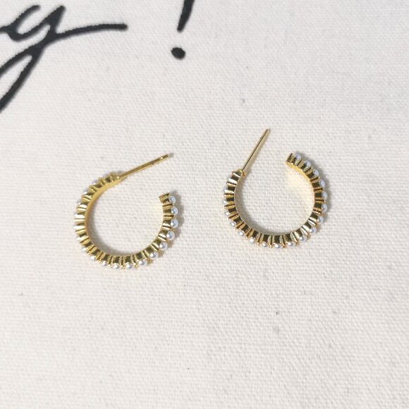 Julie Vos Small Hoop Earrings - Juliet - Pearl Gold - Picture 2 of 3